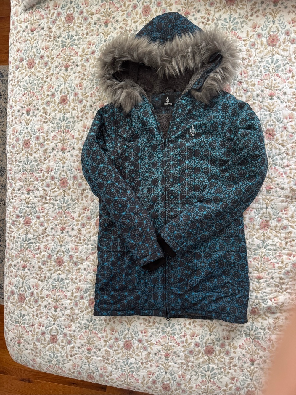 Threyda parka hooded jacket women’s medium